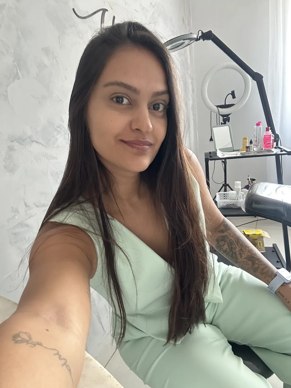 Jessamine Karen no studio de sobrancelhas